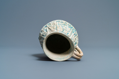 Une verseuse &agrave; &eacute;mail turquoise &agrave; d&eacute;cor calligraphique, Kashan, 13/14&egrave;me