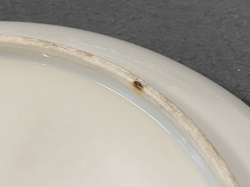 Une paire de plats en porcelaine de Chine en bleu et blanc, marque et &eacute;poque de Guangxu