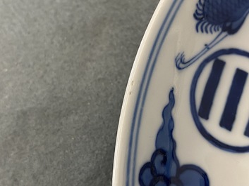 Une paire de plats en porcelaine de Chine en bleu et blanc, marque et &eacute;poque de Guangxu