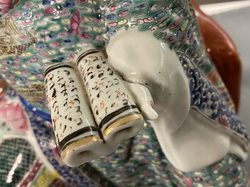 Drie diverse Chinese famille rose figuren, 19/20e eeuw