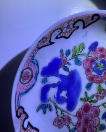 Douze tasses et soucoupes en porcelaine de Chine famille rose, Yongzheng/Qianlong
