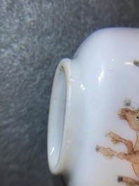 Une tabati&egrave;re imp&eacute;riale en porcelaine de Chine famille rose &agrave; d&eacute;cor 'Bajuntu', marque et &eacute;poque de Daoguang