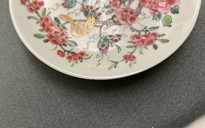 Douze tasses et soucoupes en porcelaine de Chine famille rose, Yongzheng/Qianlong