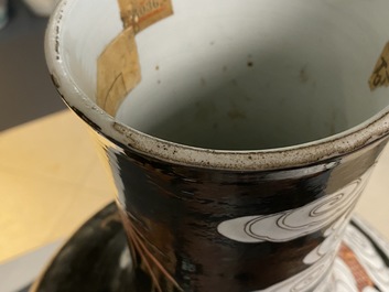 A large Chinese famille verte black-ground tianqiu ping vase with dragons, 19th C.