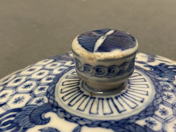 Un bol couvert en porcelaine de Chine 'Bleu de Hue' pour le Vietnam, 19&egrave;me