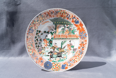 Un plat en porcelaine de Chine rose-verte &agrave; d&eacute;cor du 'G&eacute;n&eacute;ral Yang et Mu Guiying', Kangxi/Yongzheng