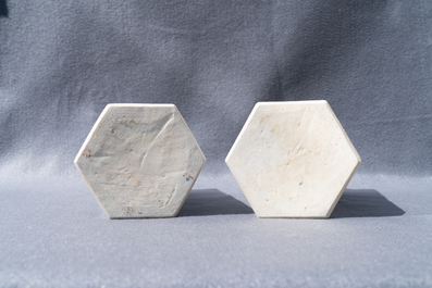 A pair of Chinese hexagonal famille verte tea caddies, Kangxi