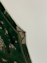 Un ensemble &agrave; hors d'oeuvres en biscuit &eacute;maill&eacute; vert sur plateau en bois, Chine, Kangxi
