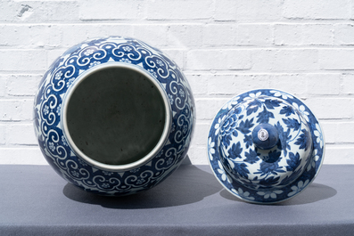 A pair of Chinese blue and white vases and covers with phoenixes, 19th C.