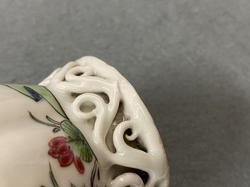Un service &agrave; th&eacute; de 27 pi&egrave;ces en porcelaine de Chine famille rose &agrave; d&eacute;cor de paysages, Yongzheng/Qianlong