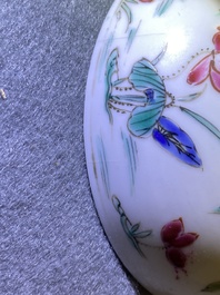 Un service &agrave; th&eacute; de 27 pi&egrave;ces en porcelaine de Chine famille rose &agrave; d&eacute;cor de paysages, Yongzheng/Qianlong