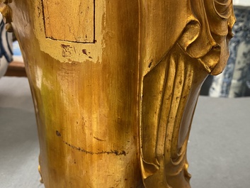 Une figure de Bouddha en bois laqu&eacute; et dor&eacute;, Chine, 18/19&egrave;me