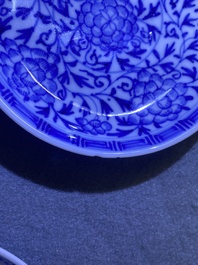 Six Chinese blue and white (covered) cups and saucers, Kangxi