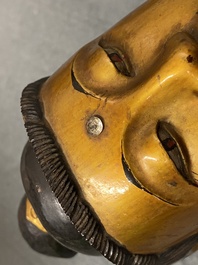 Une figure de Bouddha en bois laqu&eacute; et dor&eacute;, Chine, 18/19&egrave;me