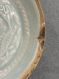 Une paire de coupes en porcelaine de Chine qingbai &agrave; d&eacute;cor en relief, Song