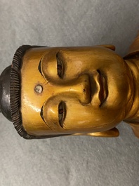 Une figure de Bouddha en bois laqu&eacute; et dor&eacute;, Chine, 18/19&egrave;me