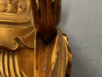 Une figure de Bouddha en bois laqu&eacute; et dor&eacute;, Chine, 18/19&egrave;me