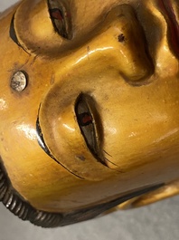 Une figure de Bouddha en bois laqu&eacute; et dor&eacute;, Chine, 18/19&egrave;me