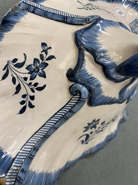 Une terrine couverte de forme rocaille en fa&iuml;ence de Bruxelles en bleu et blanc, 18&egrave;me