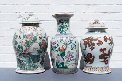Drie Chinese famille rose vazen, 19e eeuw