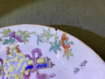 Drie Chinese famille rose 'Wu Shuang Pu' koppen en schotels, 19e eeuw