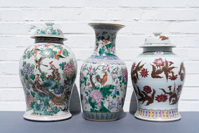 Drie Chinese famille rose vazen, 19e eeuw