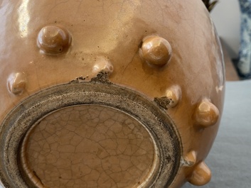 A Chinese monochrome brown-glazed jar, 19th C.