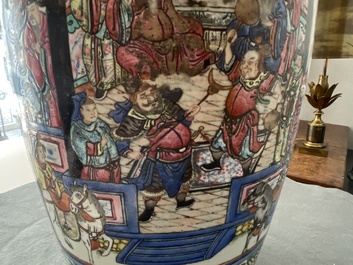 Een Chinese famille rose en een blauw-witte celadon vaas, 19e eeuw
