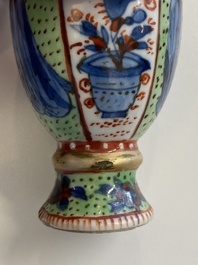 Cinq vases en porcelaine de Chine en bleu et blanc dont un surd&eacute;cor&eacute;, Kangxi