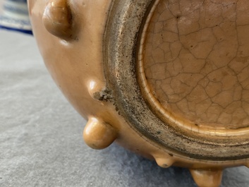 A Chinese monochrome brown-glazed jar, 19th C.
