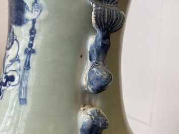 Een Chinese famille rose en een blauw-witte celadon vaas, 19e eeuw