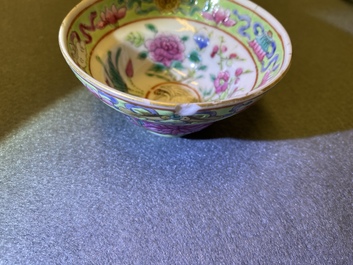 Trois bols en porcelaine de Chine famille rose pour le march&eacute; Straits ou Peranakan, 19&egrave;me