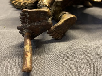 Une grande figure de Kapaladhara Hevajra en bronze dor&eacute; incrust&eacute; de corail, Sino-Tibet, 18/19&egrave;me