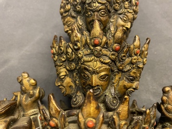 Une grande figure de Kapaladhara Hevajra en bronze dor&eacute; incrust&eacute; de corail, Sino-Tibet, 18/19&egrave;me