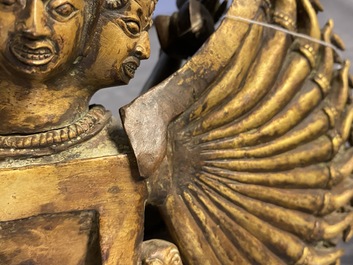 Une grande figure de Kapaladhara Hevajra en bronze dor&eacute; incrust&eacute; de corail, Sino-Tibet, 18/19&egrave;me