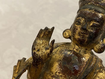Une figure de Bouddha en bronze dor&eacute; et laqu&eacute;, Birmanie, 17/18&egrave;me