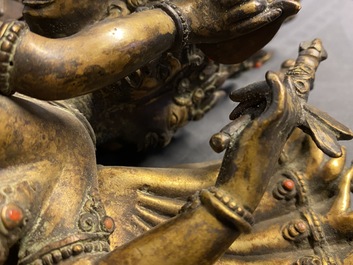 Une grande figure de Kapaladhara Hevajra en bronze dor&eacute; incrust&eacute; de corail, Sino-Tibet, 18/19&egrave;me
