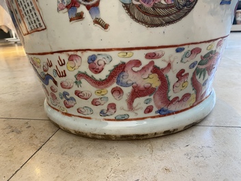 Een grote Chinese famille rose 'Wu Shuang Pu' vaas, 19e eeuw