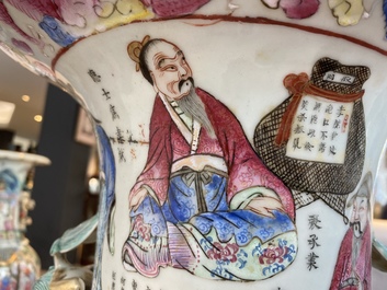 Een grote Chinese famille rose 'Wu Shuang Pu' vaas, 19e eeuw
