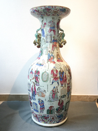 Een grote Chinese famille rose 'Wu Shuang Pu' vaas, 19e eeuw