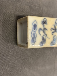 Nine Chinese blue and white snuff bottles, 19/20th C.
