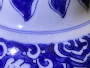Een Chinese blauw-witte vaas met florale panelen, Kangxi