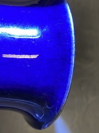 Een Chinese monochrome 'sacrificial blue' vaas, Qianlong