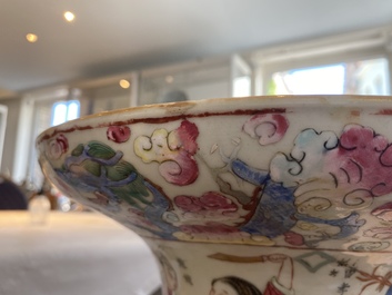 Een grote Chinese famille rose 'Wu Shuang Pu' vaas, 19e eeuw