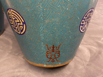 Une paire de vases de forme bouteille en &eacute;maux cloisonn&eacute;s, 19&egrave;me