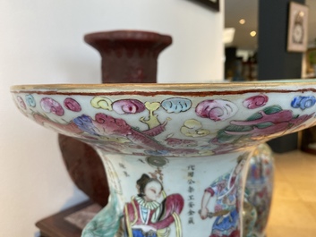 Een grote Chinese famille rose 'Wu Shuang Pu' vaas, 19e eeuw