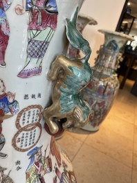 Een grote Chinese famille rose 'Wu Shuang Pu' vaas, 19e eeuw