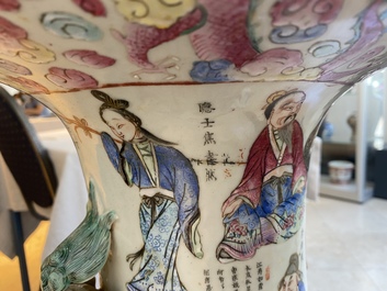 Een grote Chinese famille rose 'Wu Shuang Pu' vaas, 19e eeuw