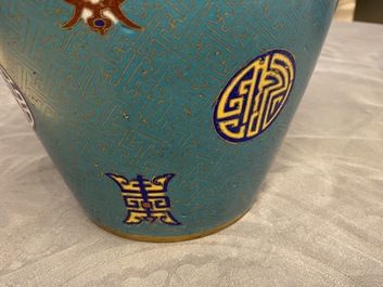 Une paire de vases de forme bouteille en &eacute;maux cloisonn&eacute;s, 19&egrave;me
