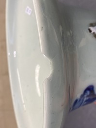 Vier Chinese blauw-witte celadon vazen, 19e eeuw